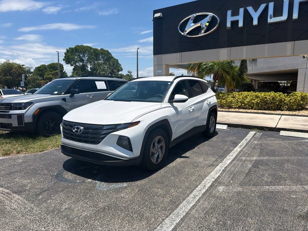 Used 2024 Hyundai Tucson SEL FWD image 2