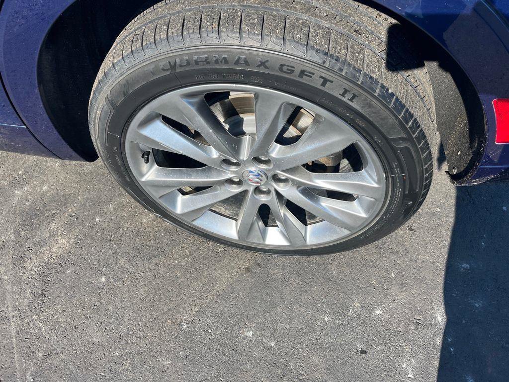 Used 2023 Buick Envision Avenir image 34