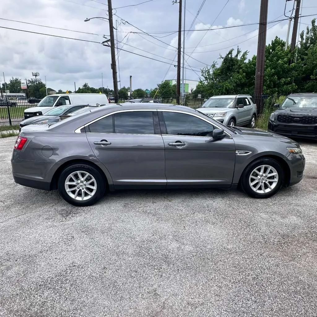 Used 2014 Ford Taurus SE FWD image 3