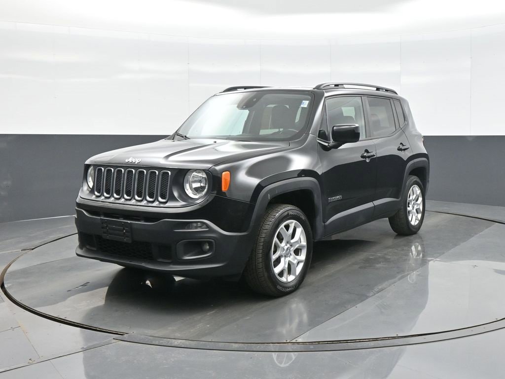 Used 2018 Jeep Renegade Latitude w/ Cold Weather Group image 3