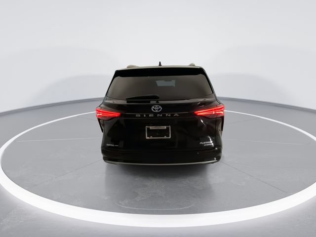 Used 2023 Toyota Sienna Platinum FWD image 3