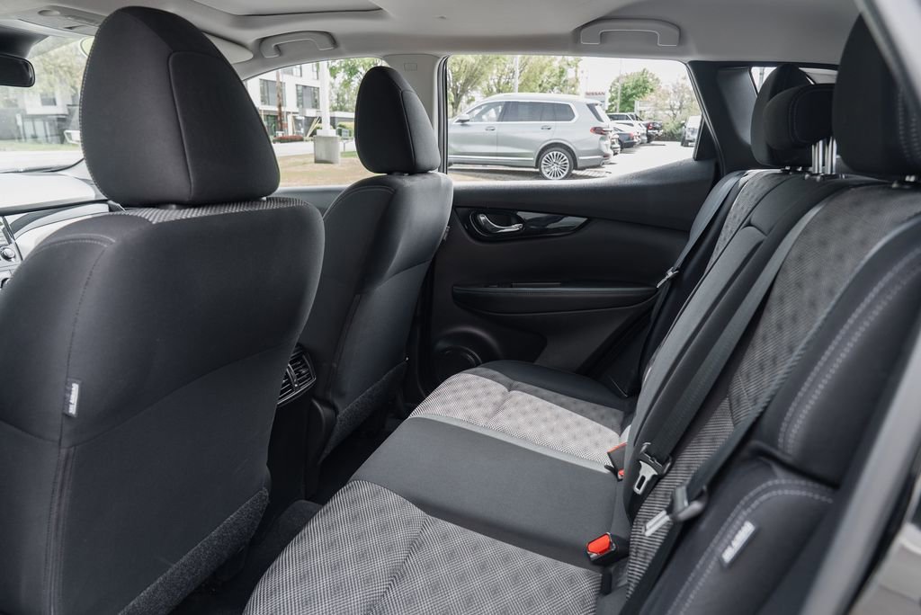 Used 2020 Nissan Rogue Sport SV image 23