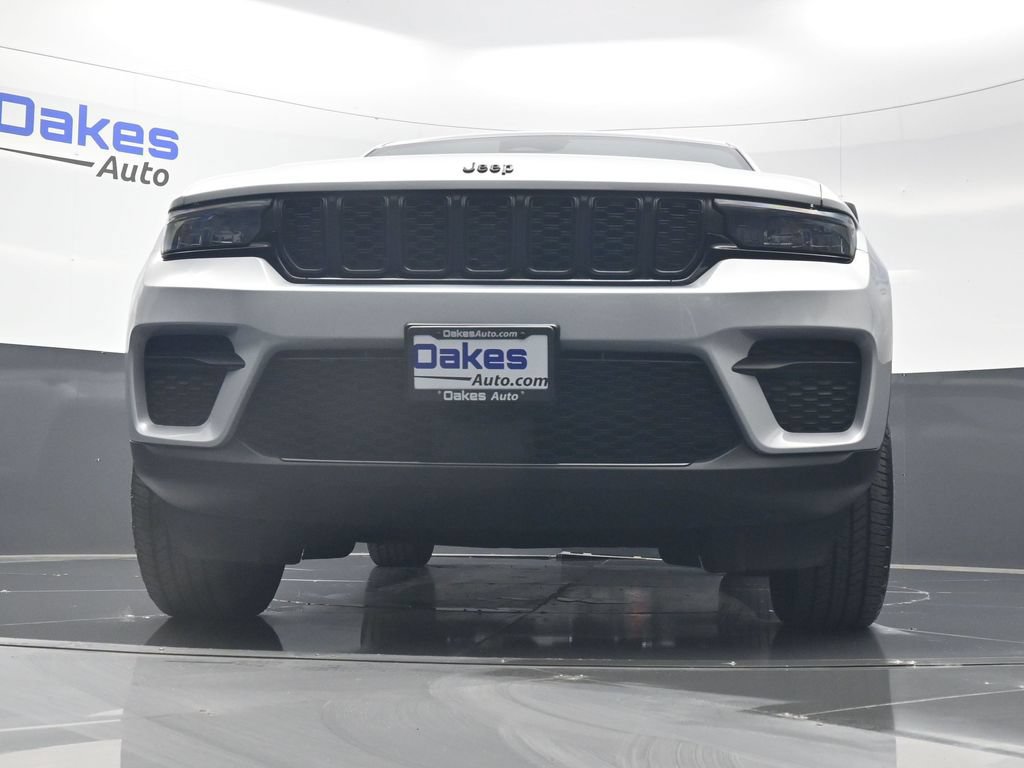 Used 2024 Jeep Grand Cherokee Altitude RWD image 37