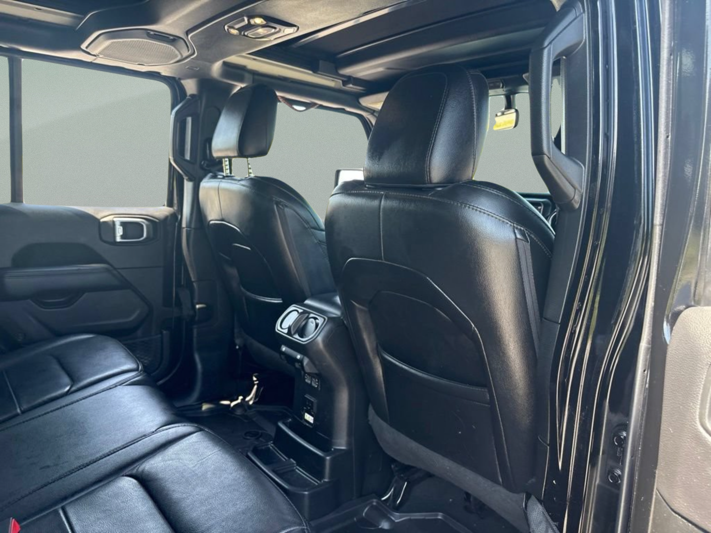 Used 2023 Jeep Wrangler Unlimited Sahara AWD/4WD image 23