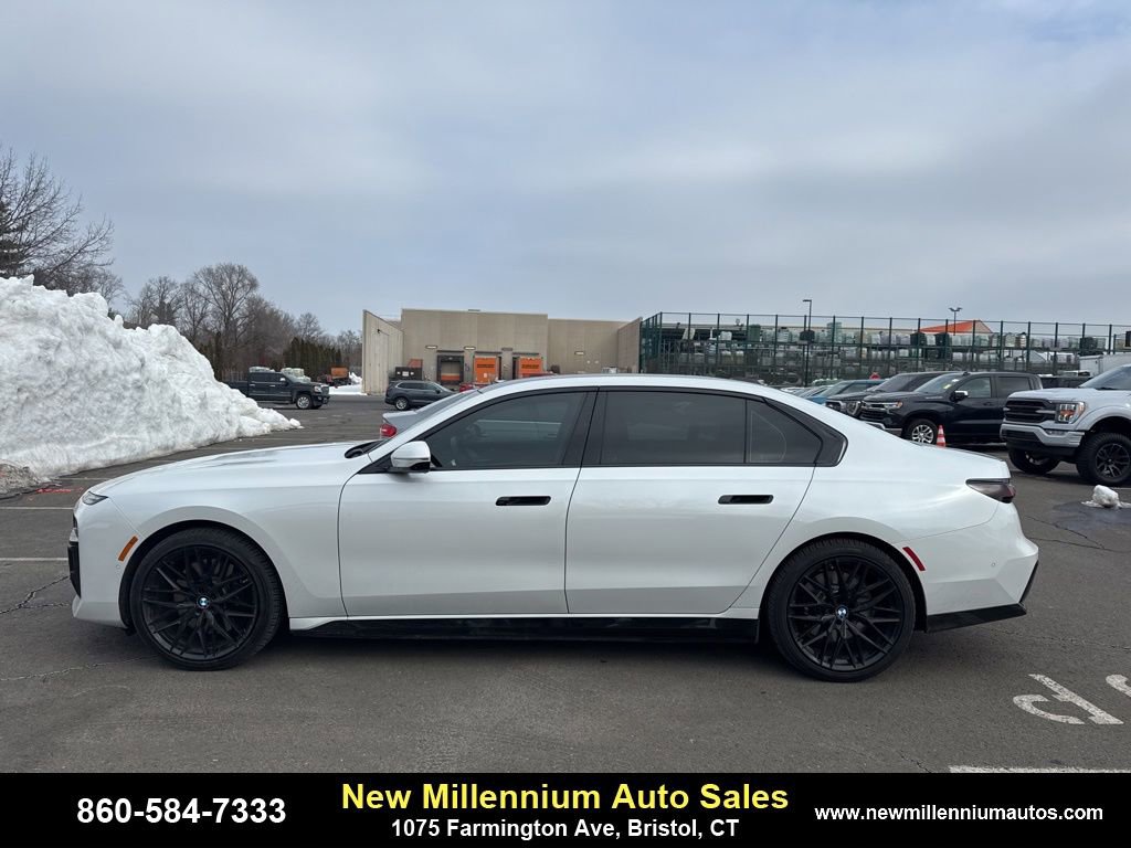 Used 2023 BMW i7 xDrive60 image 4