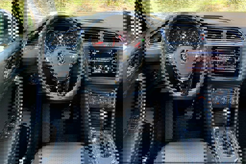 Certified 2021 Volkswagen Tiguan SE image 4