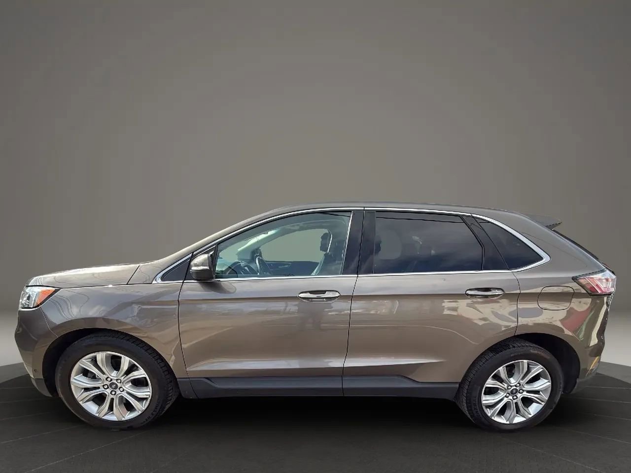 Used 2019 Ford Edge Titanium w/ Equipment Group 301A AWD/4WD image 8