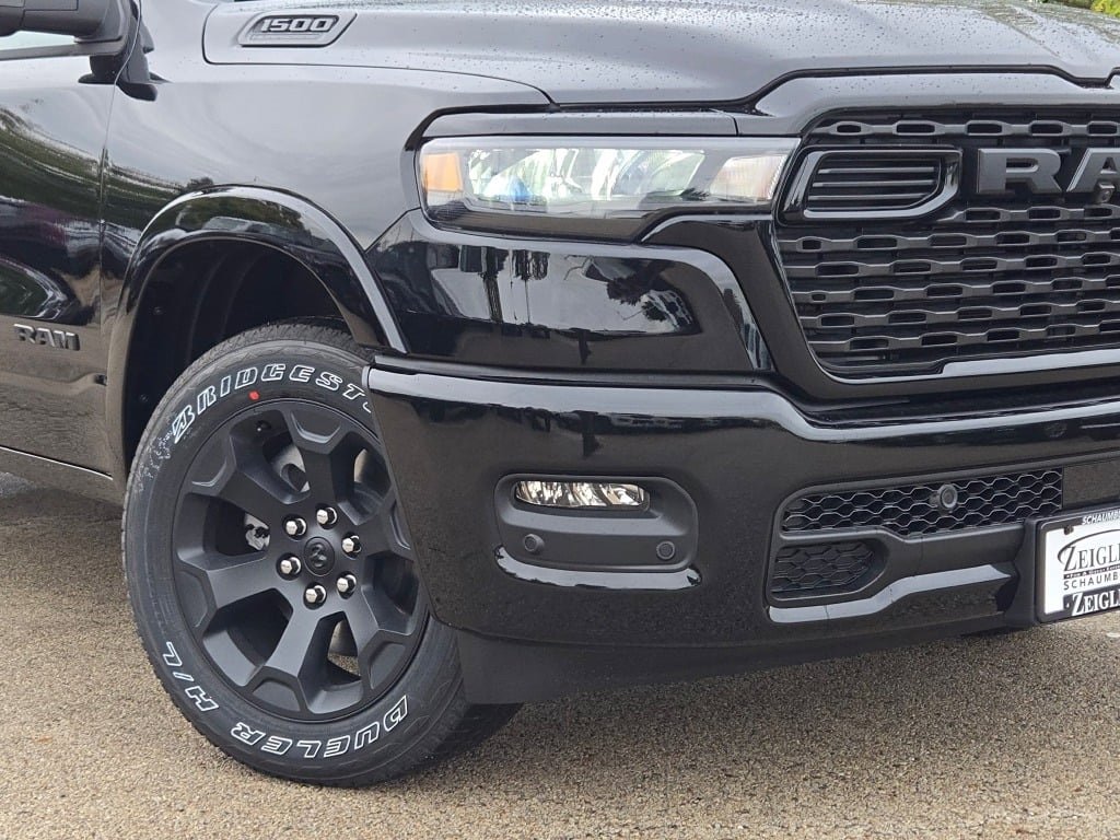 New 2026 RAM 1500 4x4 Crew Cab image 3