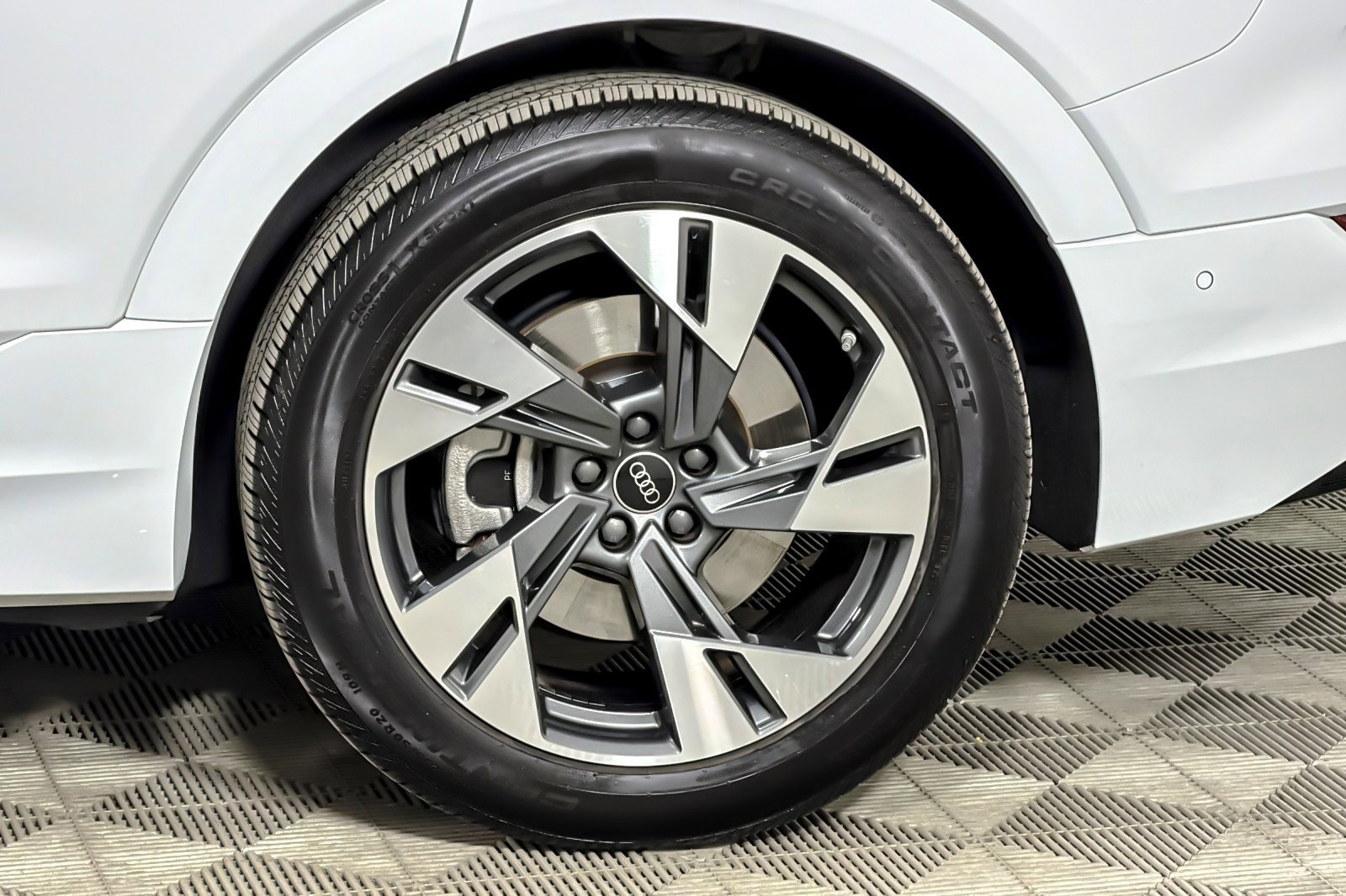 Certified 2023 Audi e-tron Premium w/ Convenience Plus Package AWD/4WD image 26