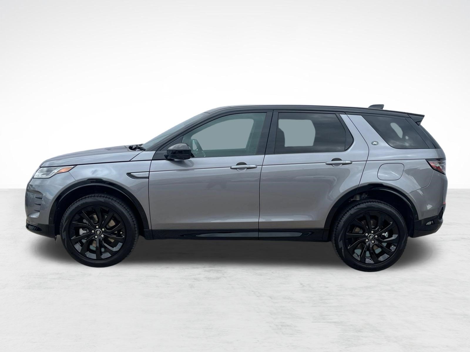 Used 2025 Land Rover Discovery Sport Dynamic SE AWD/4WD image 2