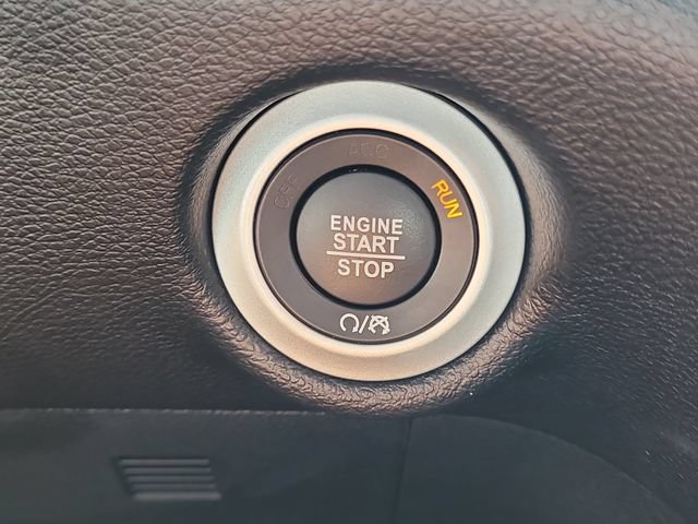 Used 2025 Chrysler Pacifica Select FWD image 29