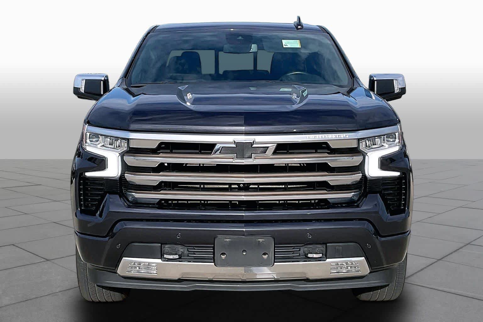 Used 2022 Chevrolet Silverado 1500 High Country w/ High Country Premium Package AWD/4WD image 4