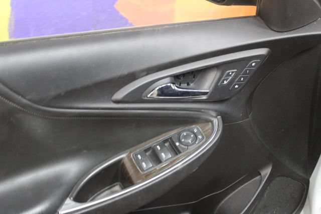 Used 2016 Chevrolet Malibu Premier FWD image 13