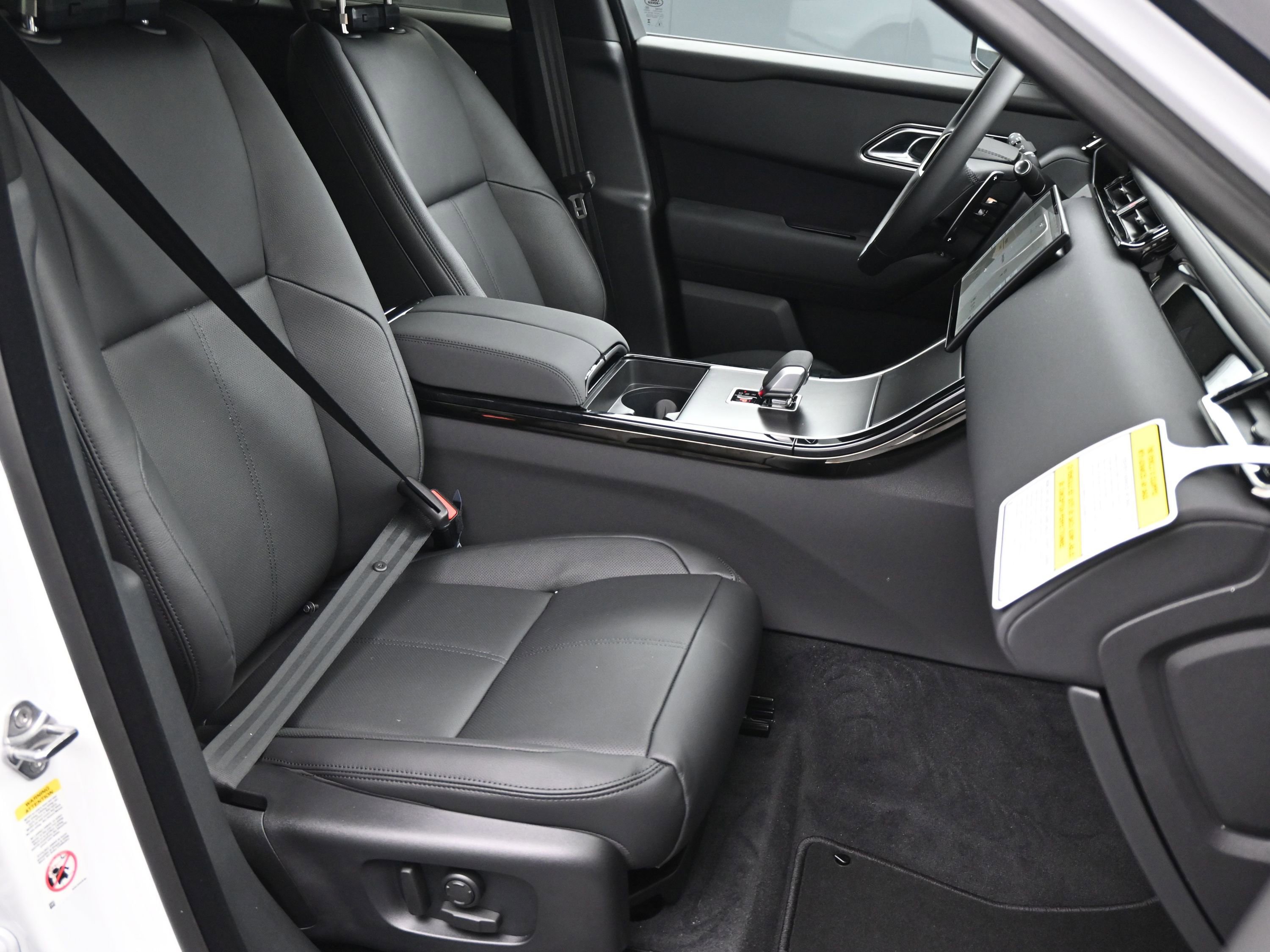 New 2026 Land Rover Range Rover Velar Dynamic SE image 10