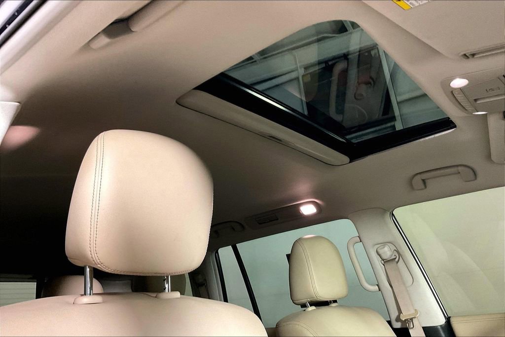 Used 2024 Nissan Armada Platinum w/ Cargo Package image 23