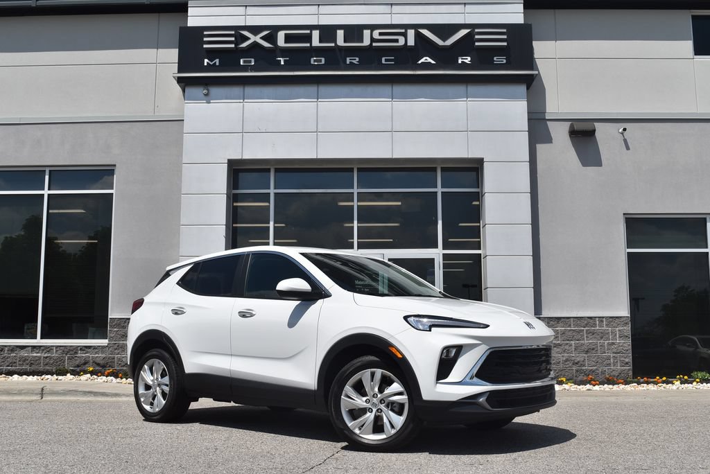 Used 2025 Buick Encore GX Preferred AWD/4WD image 1