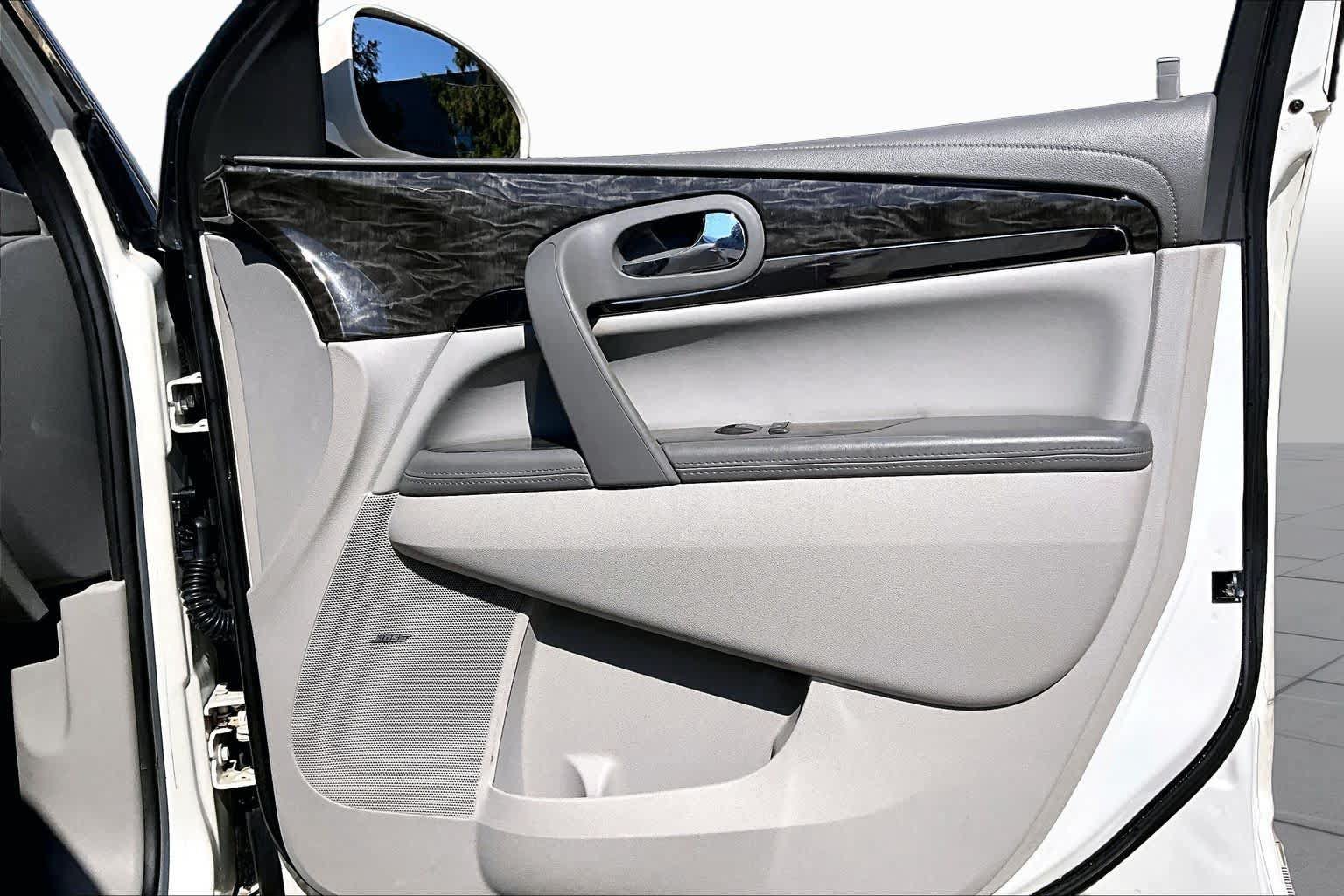 Used 2013 Buick Enclave Premium FWD image 21