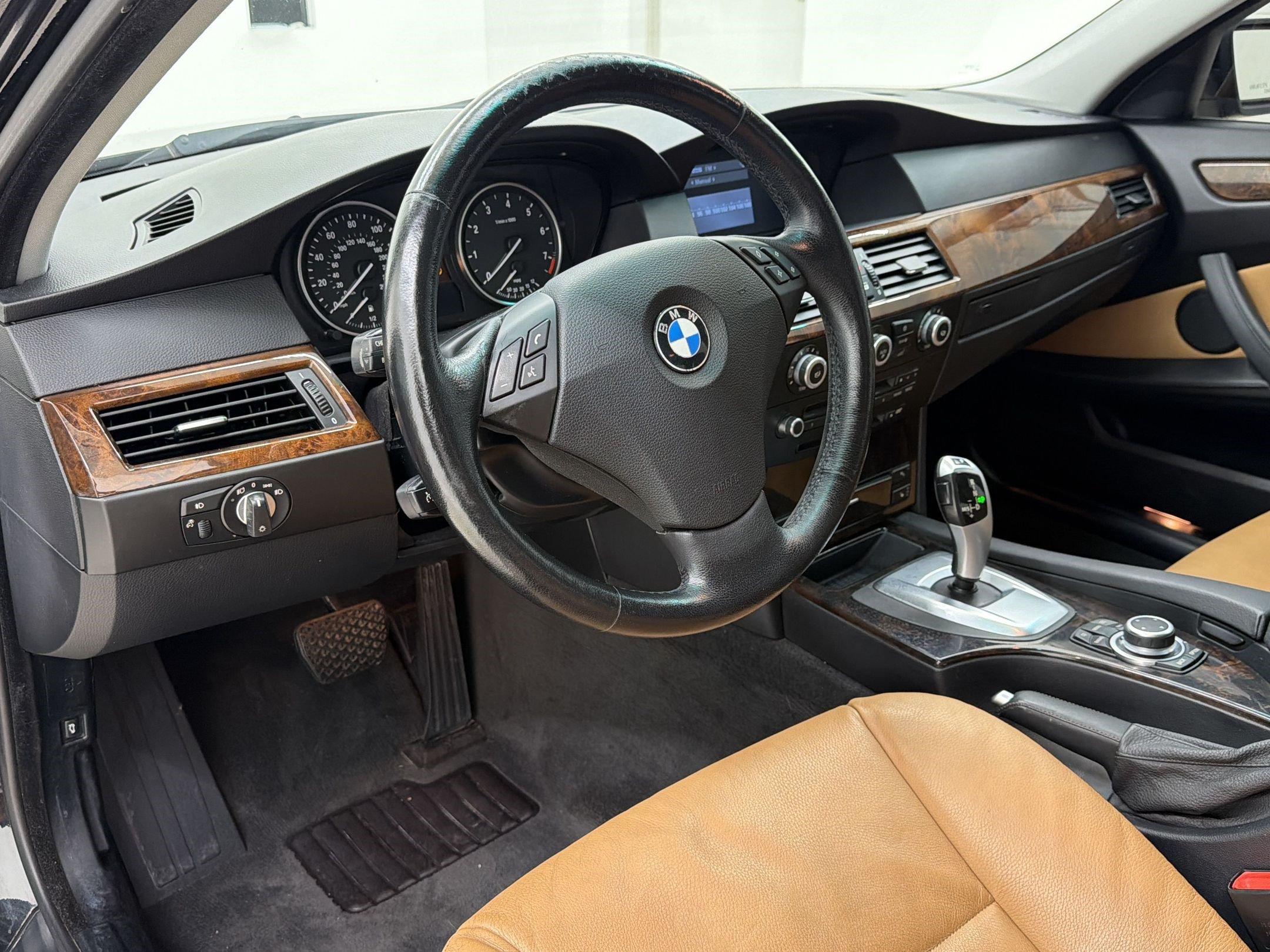Used 2009 BMW 528i xDrive Sedan AWD/4WD image 4