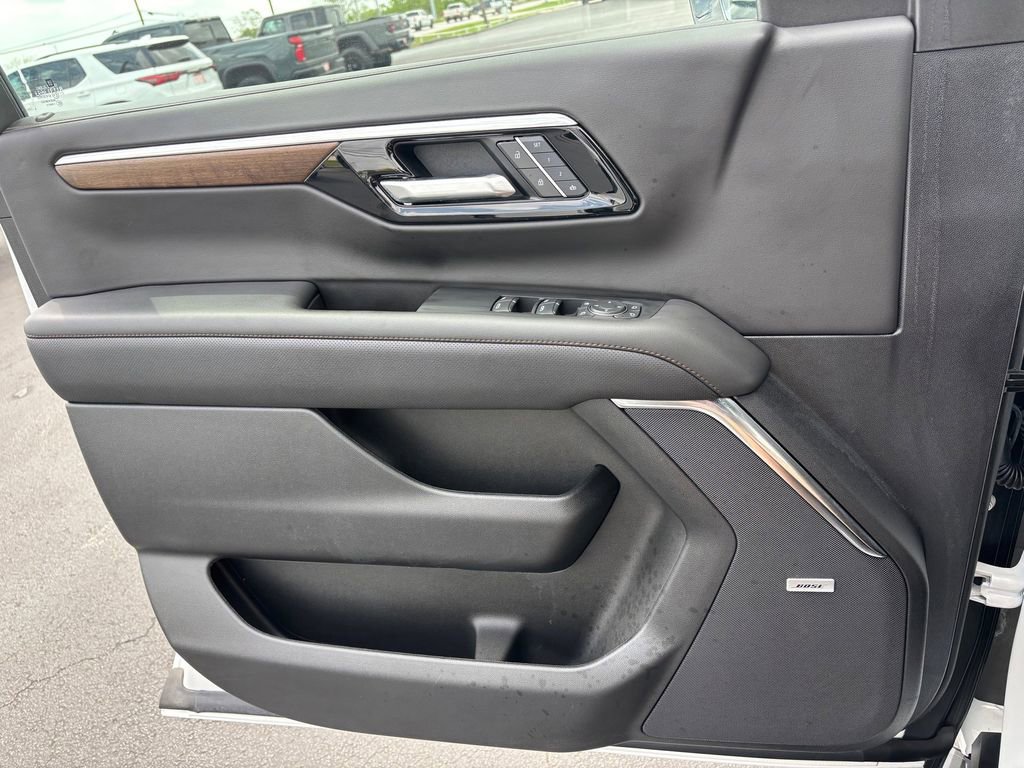 Used 2025 Chevrolet Suburban High Country AWD/4WD image 22