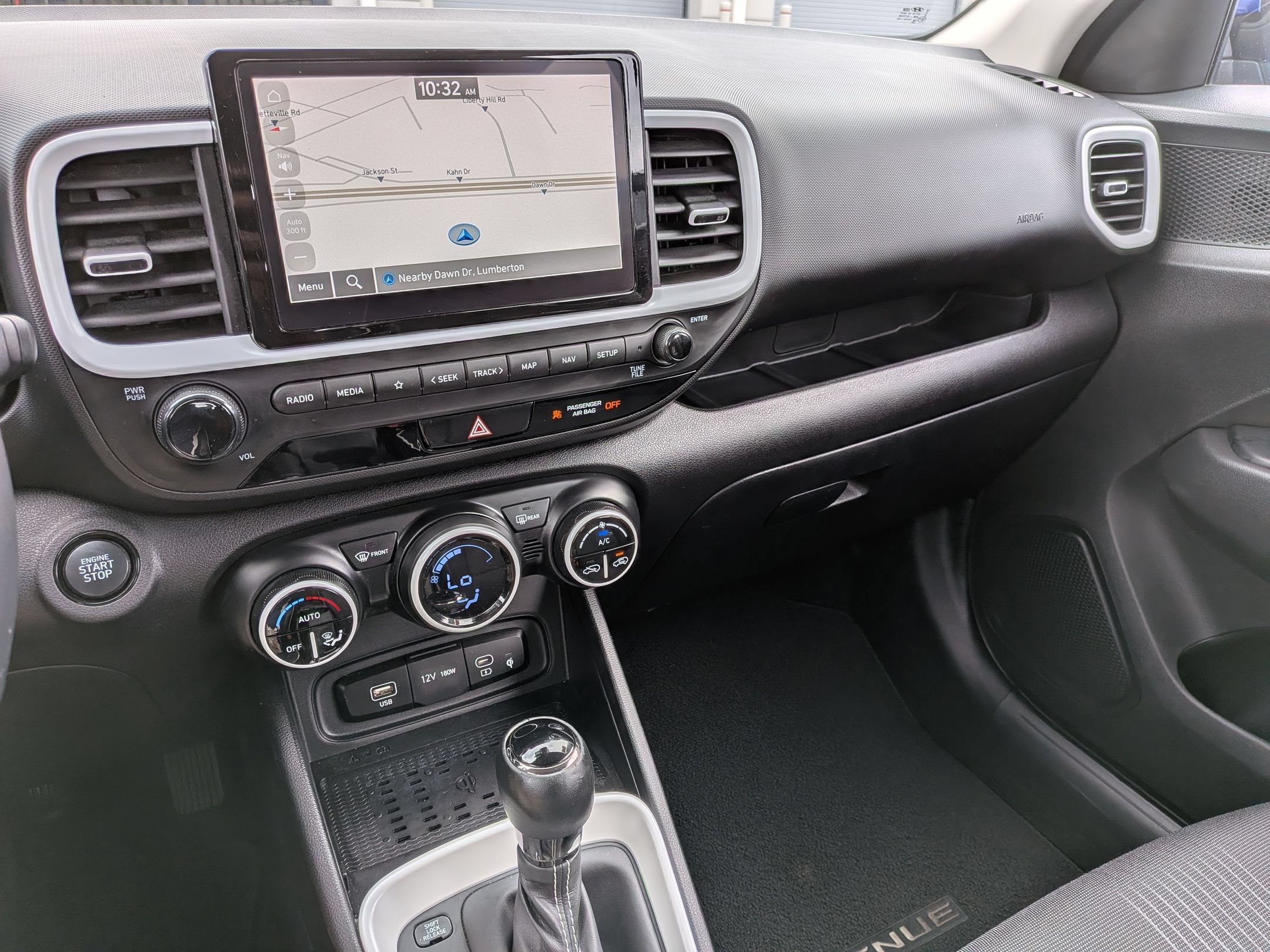 Used 2024 Hyundai Venue Limited FWD image 22