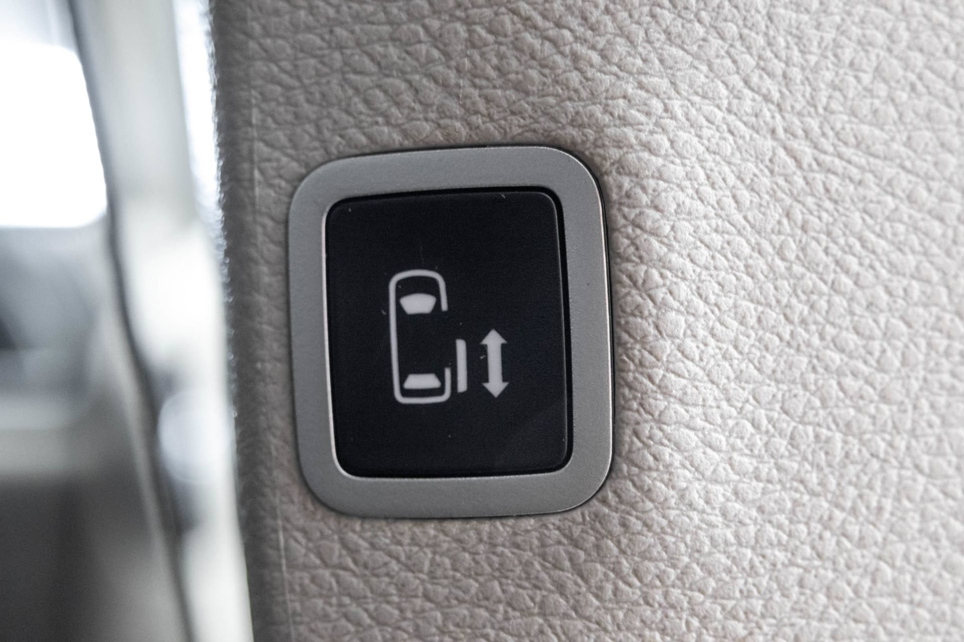 Used 2024 Chrysler Pacifica Limited FWD image 42