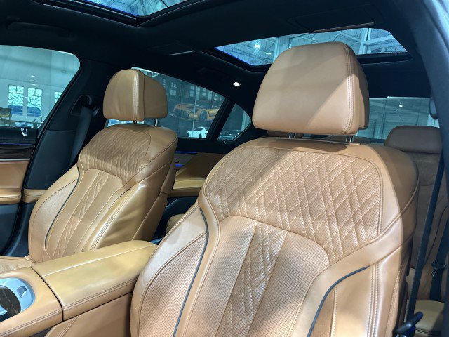 Used 2020 BMW 745e xDrive AWD/4WD image 45