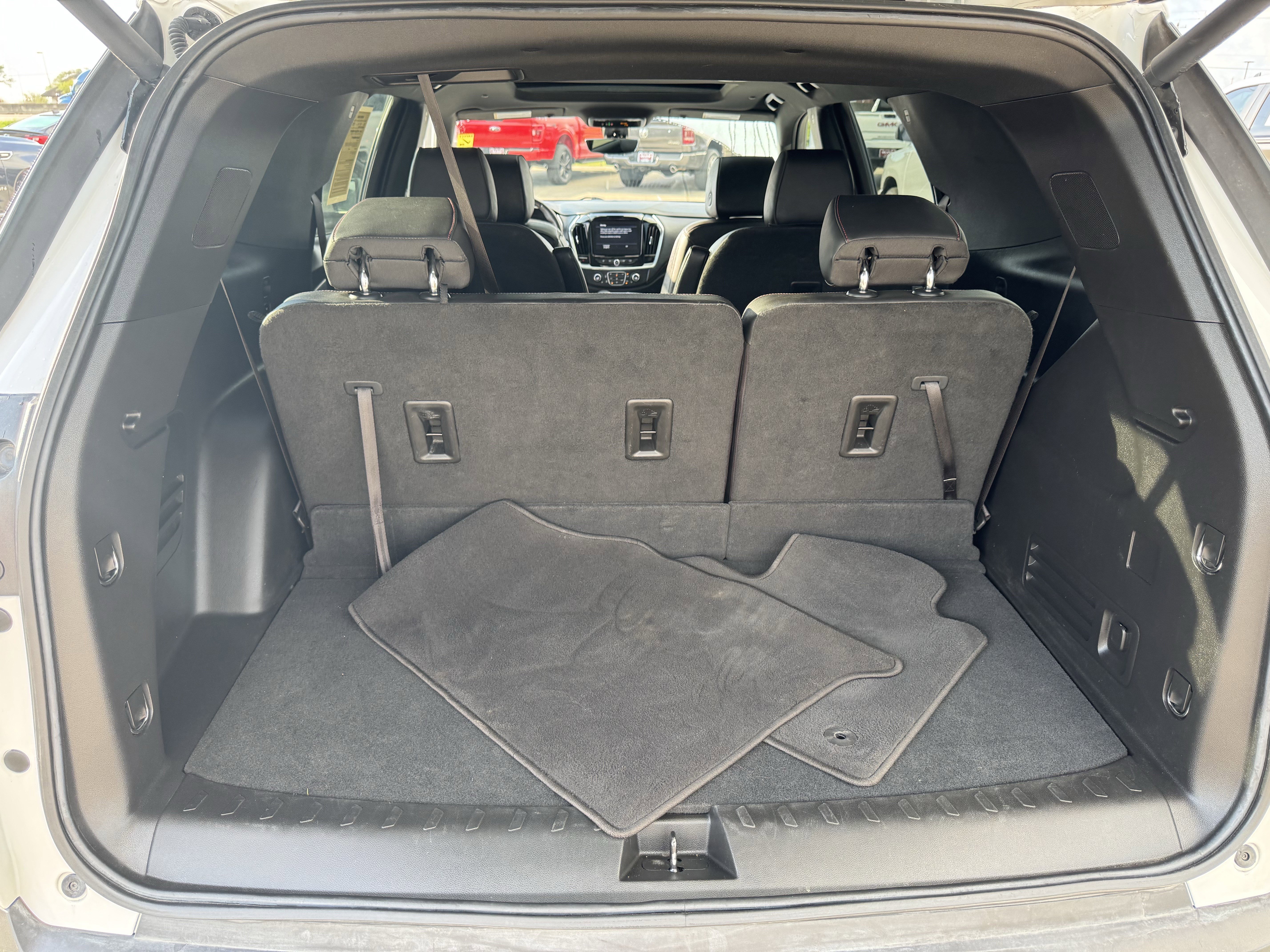 Used 2023 Chevrolet Traverse RS image 31