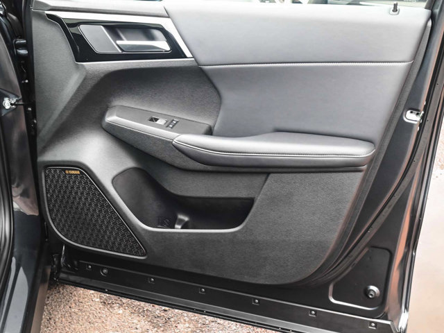 New 2025 Mitsubishi Outlander SE image 11