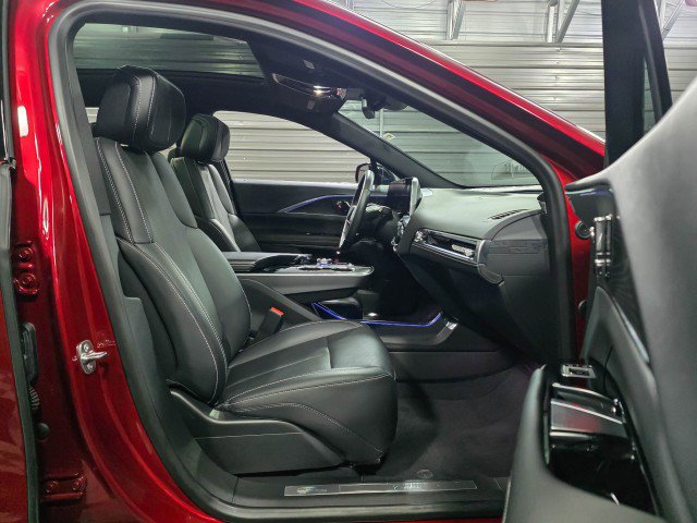 Used 2024 Cadillac Lyriq Sport image 14