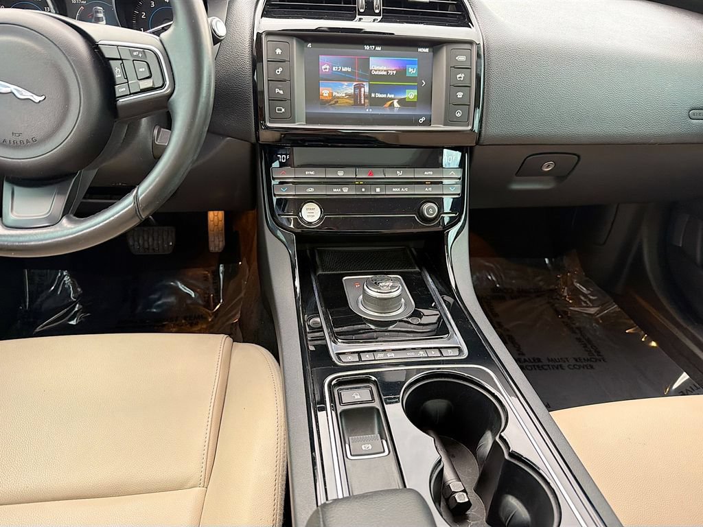 Used 2017 Jaguar XE Premium RWD image 18