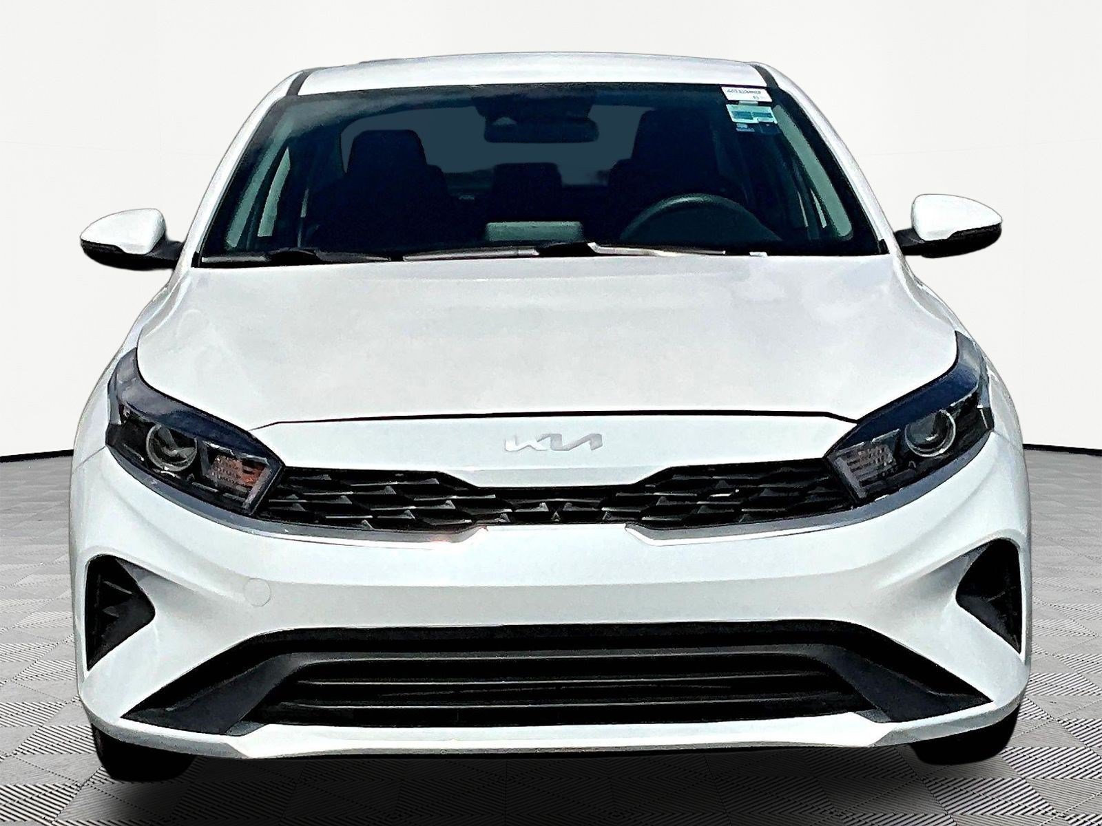 Used 2024 Kia Forte LXS w/ LXS Technology Package FWD image 2