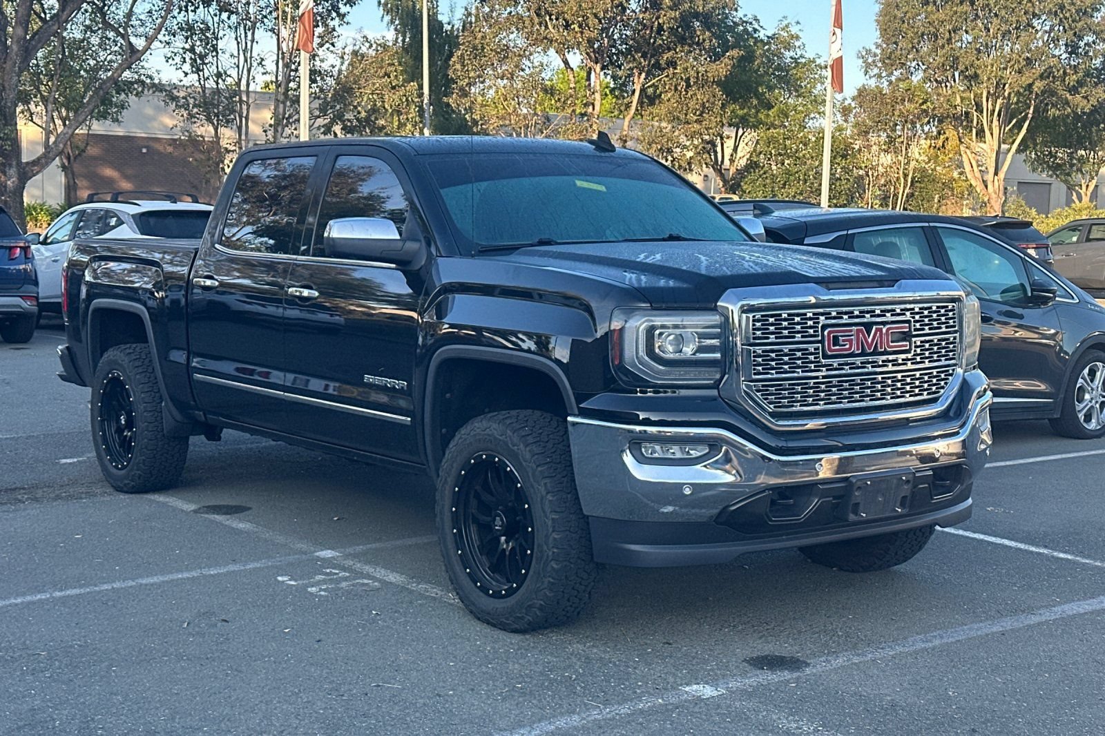Used 2016 GMC Sierra 1500 SLT w/ SLT Premium Package AWD/4WD image 2