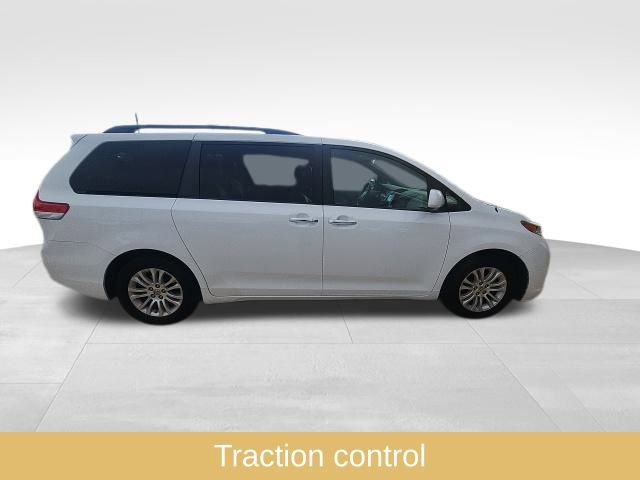 Used 2014 Toyota Sienna XLE image 9