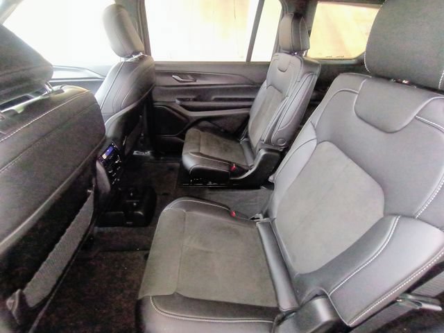 Used 2025 Jeep Grand Cherokee L Altitude RWD image 59