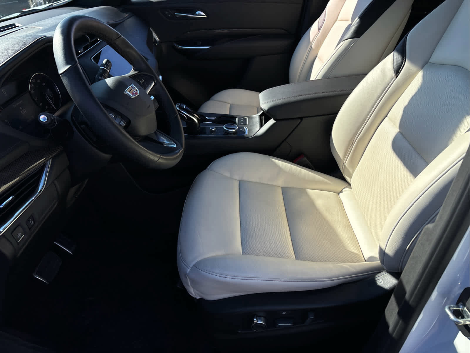Used 2023 Cadillac XT4 Sport image 8