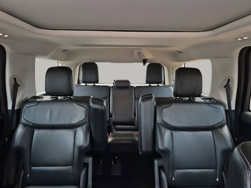 Used 2025 Ford Expedition Platinum image 40