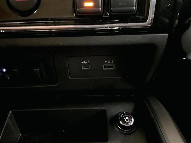 Used 2022 Nissan Titan Platinum Reserve w/ Moonroof Package AWD/4WD image 31