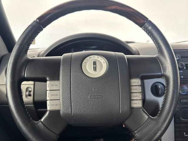 Used 2007 Lincoln Mark LT 4x4 image 17