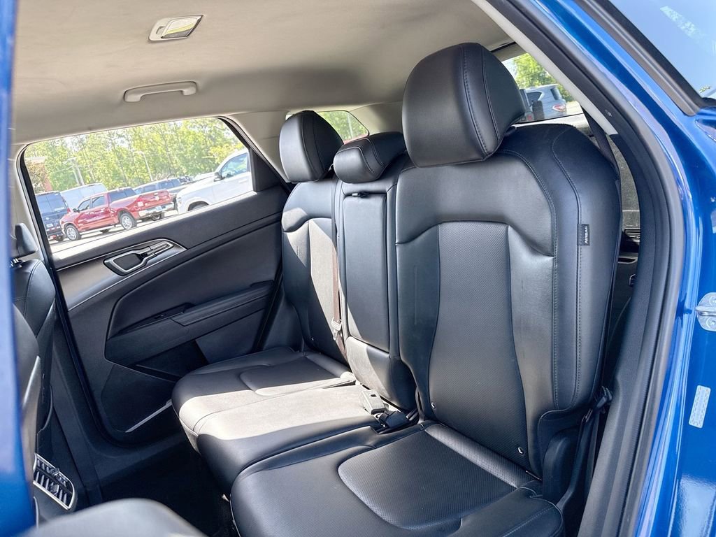 Used 2025 Kia Sportage EX image 19