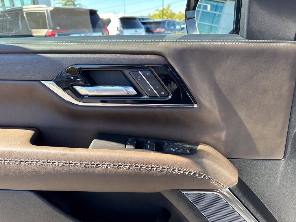 New 2026 GMC Yukon Denali Ultimate AWD/4WD image 13