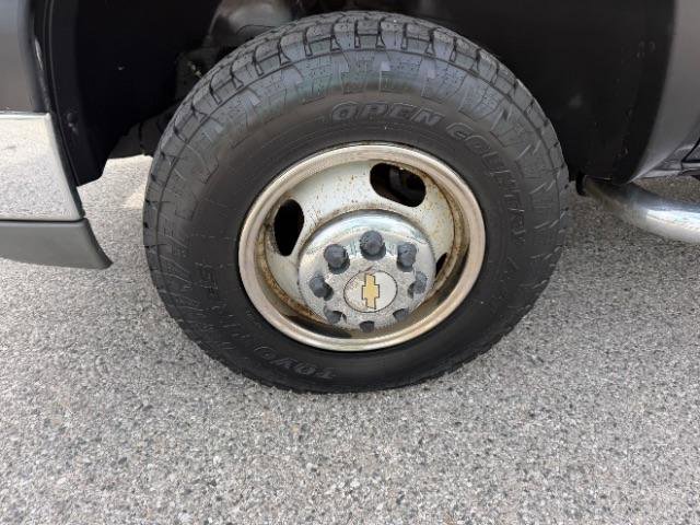 Used 2005 Chevrolet Silverado 3500 LT w/ Heavy-Duty Power Package image 12