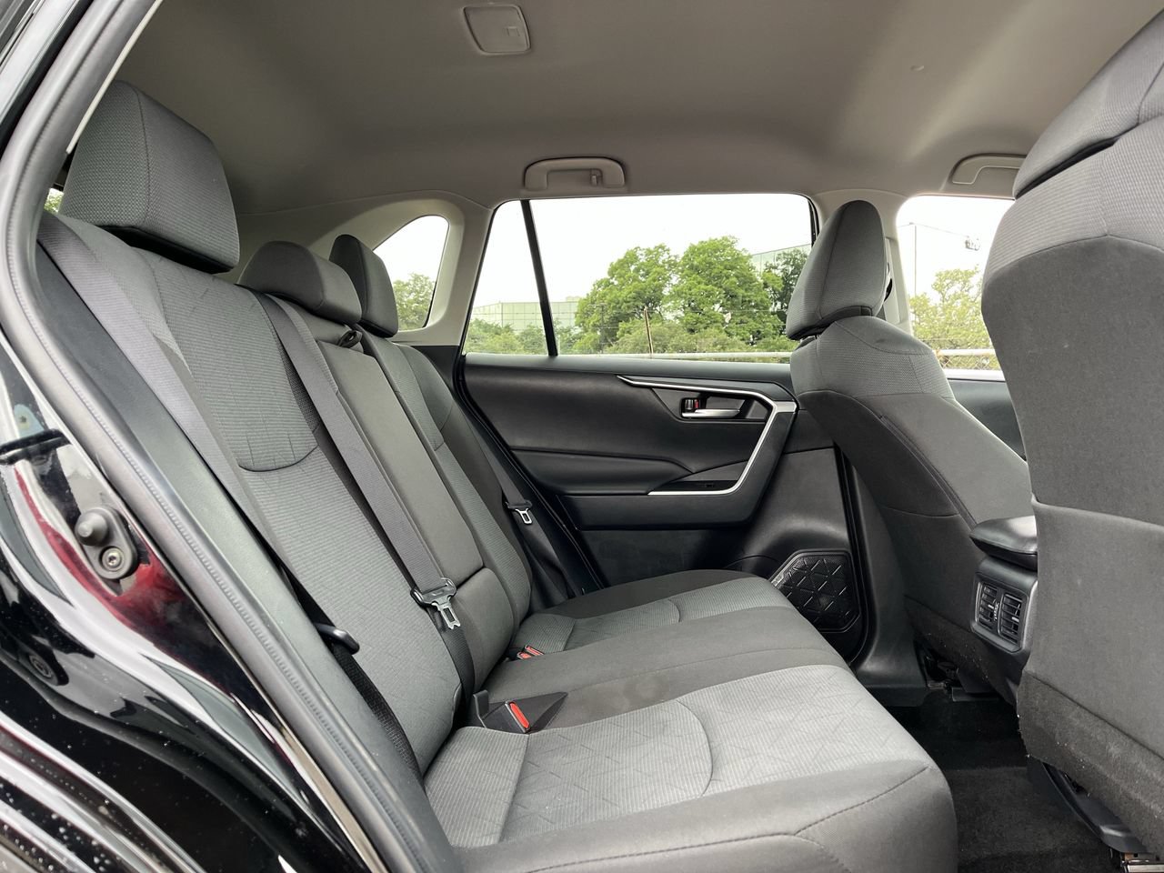 Used 2025 Toyota RAV4 XLE AWD/4WD image 27