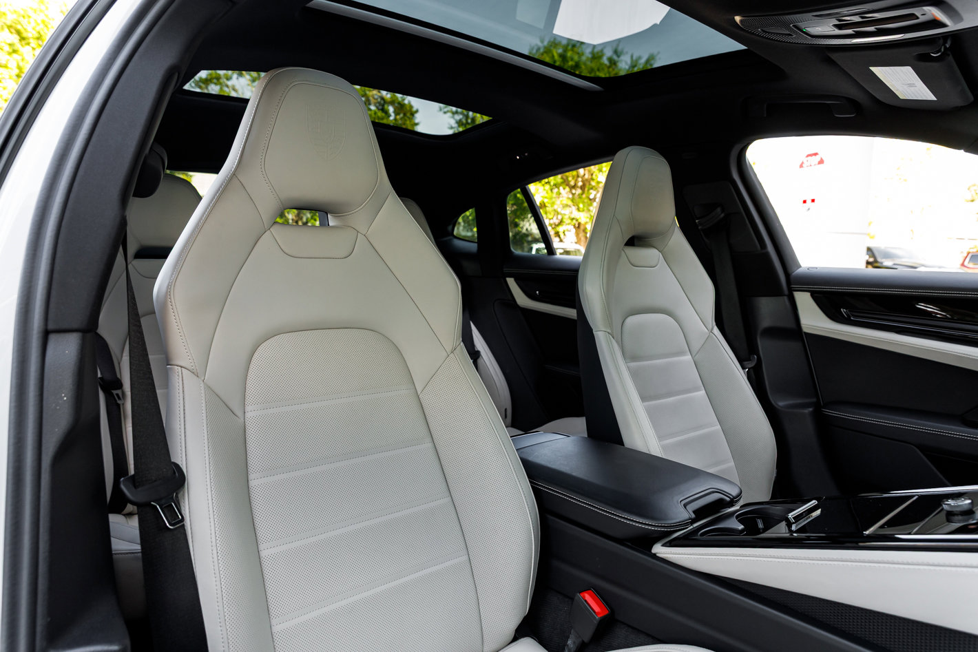 Used 2024 Porsche Panamera 4 image 35