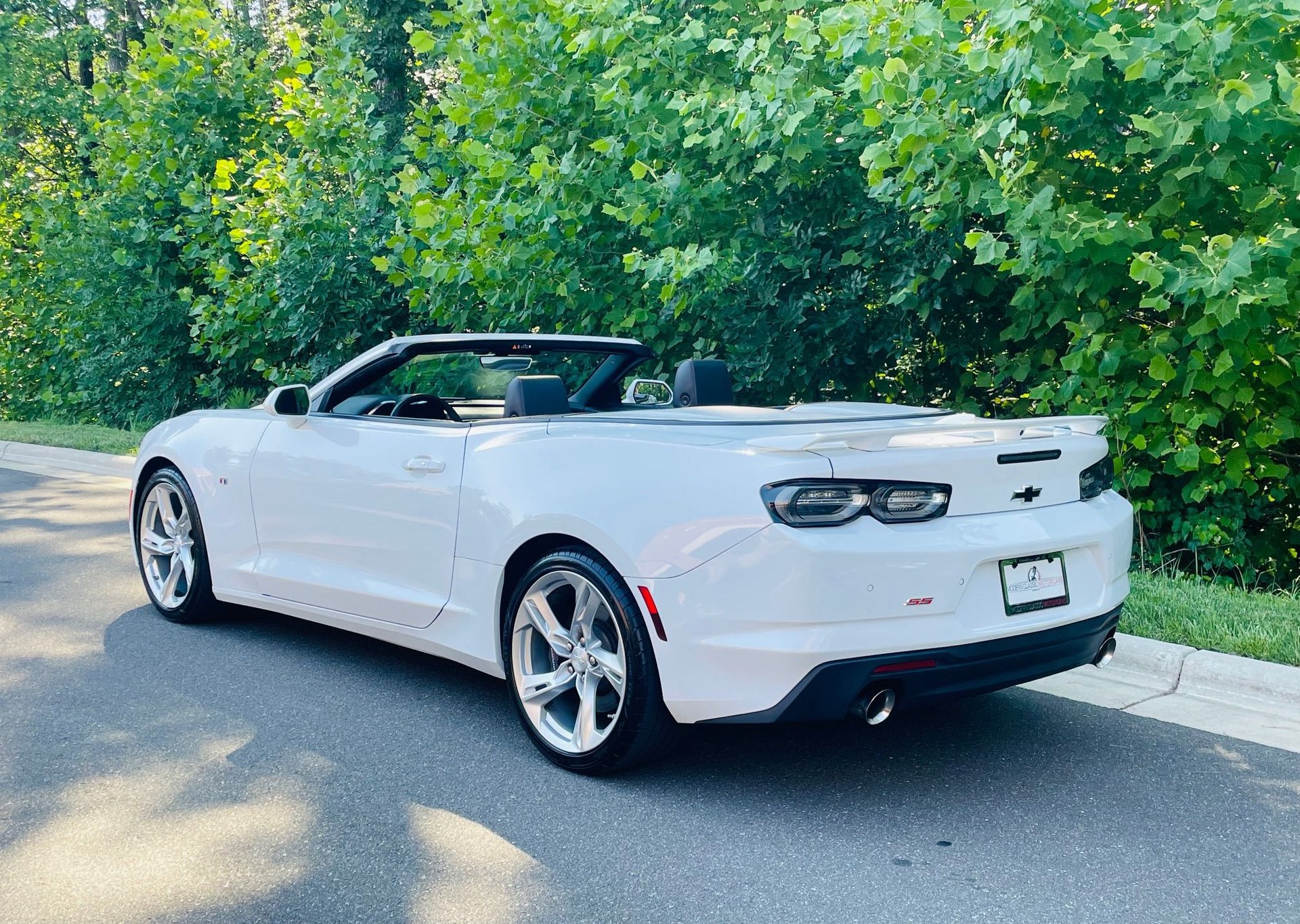 Used 2022 Chevrolet Camaro SS RWD image 1
