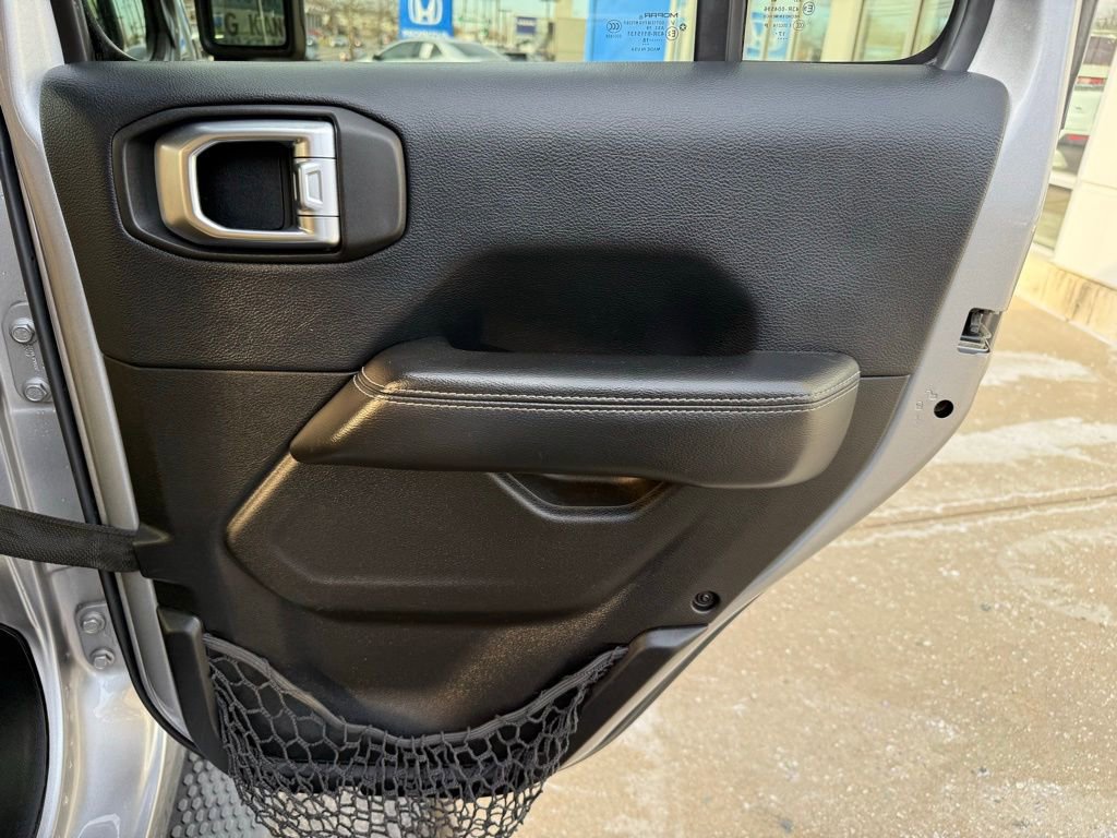 Used 2018 Jeep Wrangler Unlimited Sahara image 38