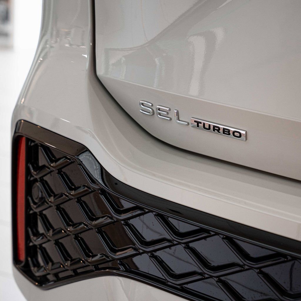 New 2026 Volkswagen Tiguan SEL R-Line image 7