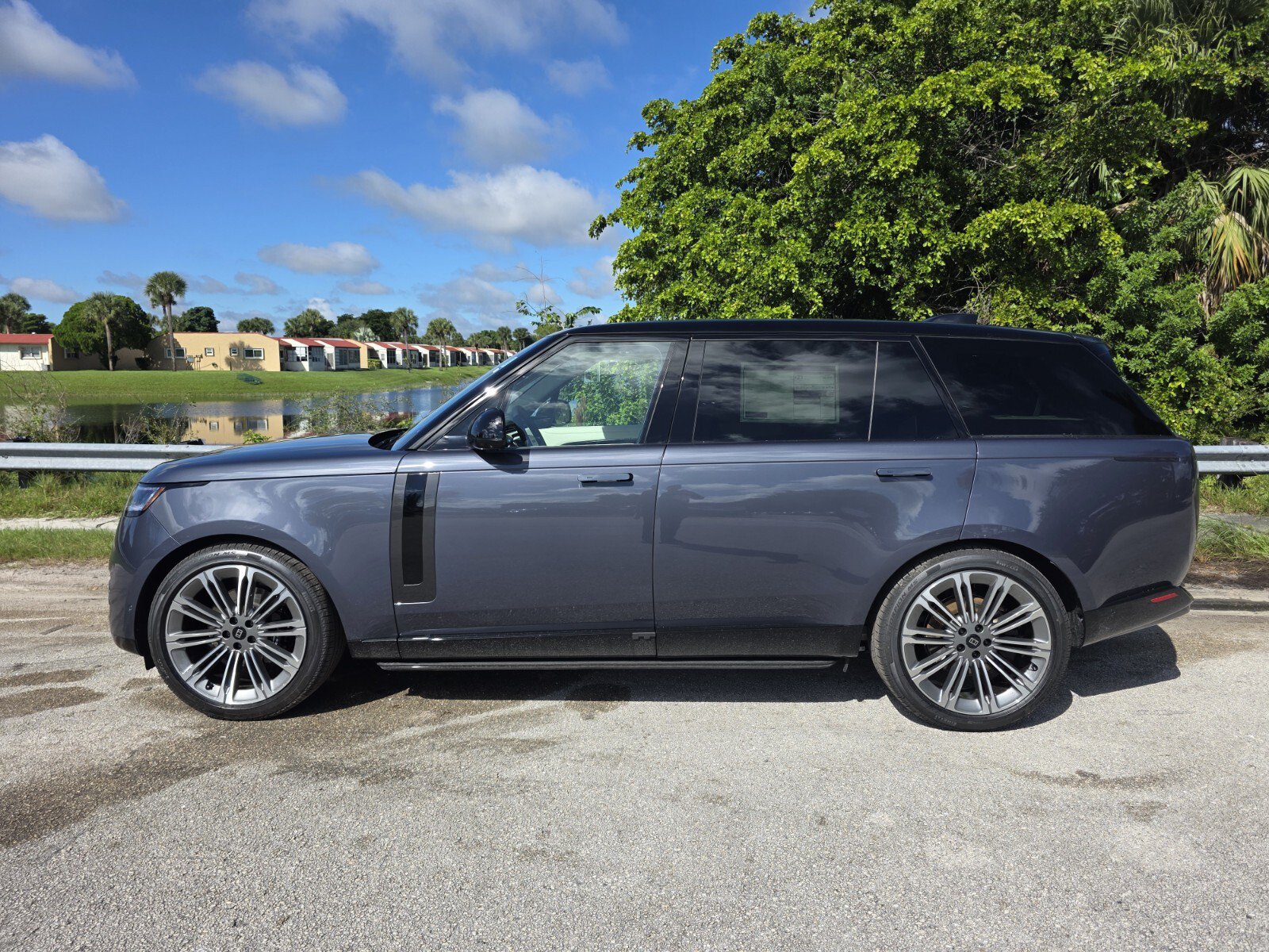 New 2027 Land Rover Range Rover Long Wheelbase SE AWD/4WD image 7