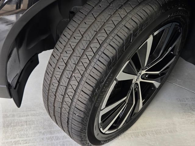 Certified 2025 Volvo XC60 B5 Plus image 26