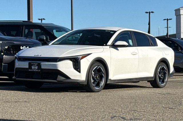 Certified 2025 Kia K4 EX FWD image 10