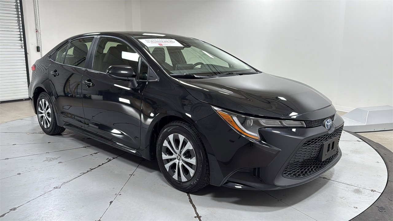 Used 2022 Toyota Corolla LE video 3